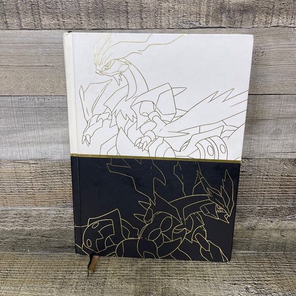 Pokemon Black Version 2 and Pokemon White Version 2 Book Collections Edition - Picture 1 of 15